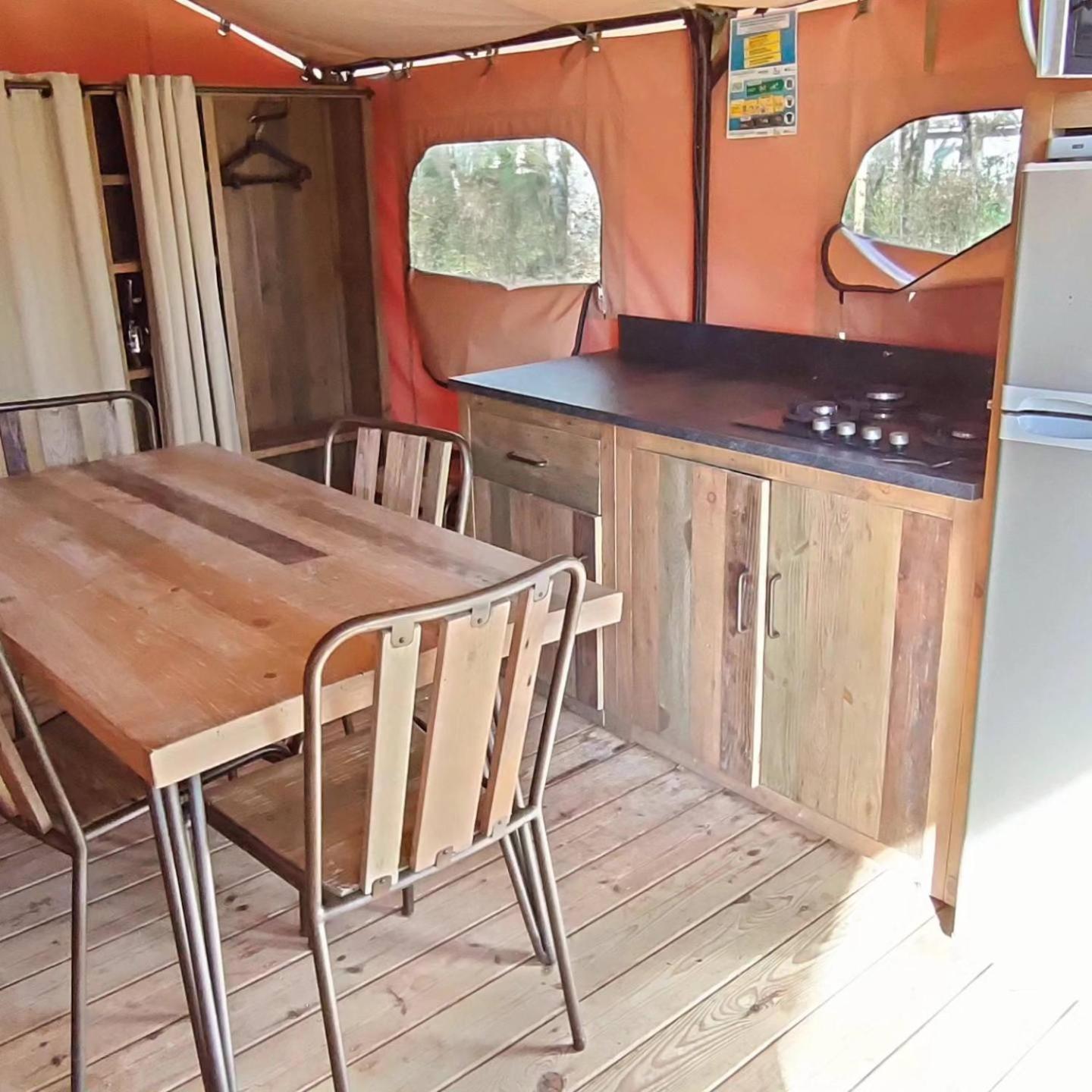 Camping Le Clos De La Lere Cayriech Buitenkant foto